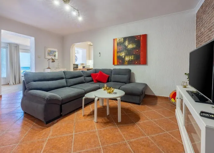 Dora クラリェヴィツァ