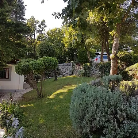 Dora Apartment *