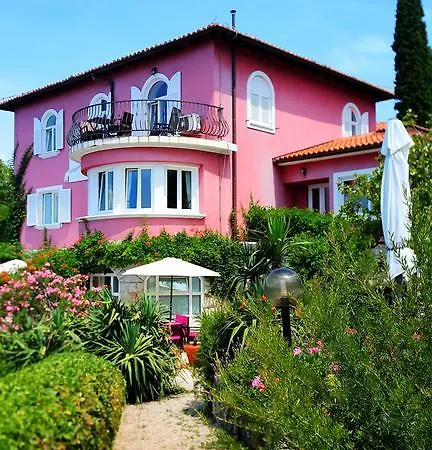 Dora Apartment *